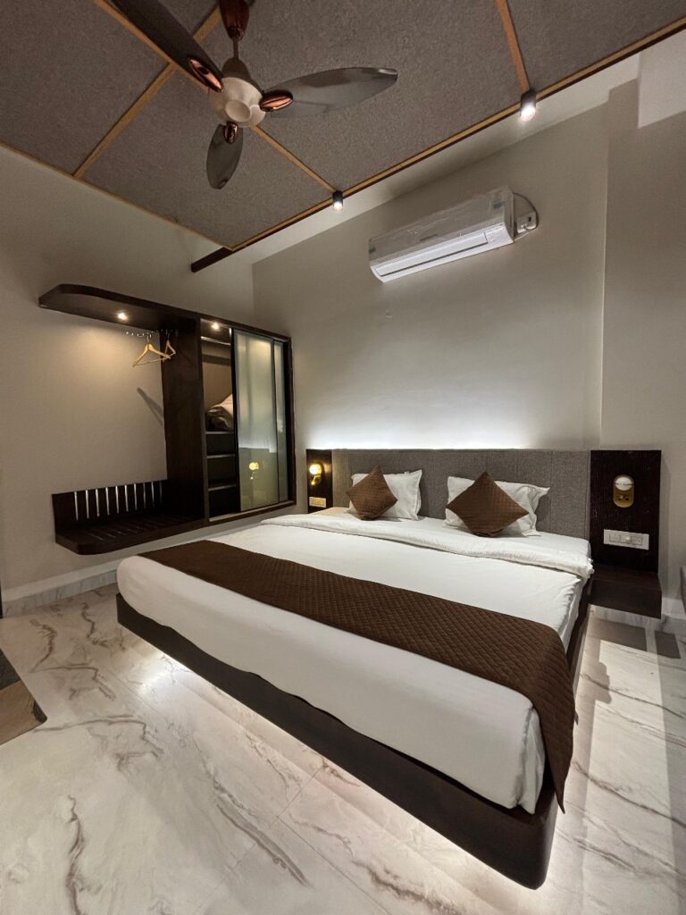 Dhruvtara Farms In Jabalpur, best marriage garden in jabalpur, best marriage venue in jabalpur, Cottages in jabalpur, Luxurious Rooms In jabalpur, farms for wedding, hotel for marriage in jabalpur