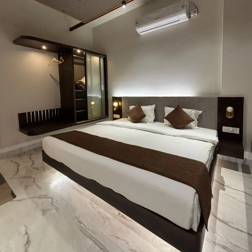 single room in jabalpur, room for stay in jabalpur, guest house in jabalpur, deluxe room in jabalpur, Luxury hotels in Jabalpur, Best value resort in Jabalpur, luxury family suites, studio room in jabalpur
