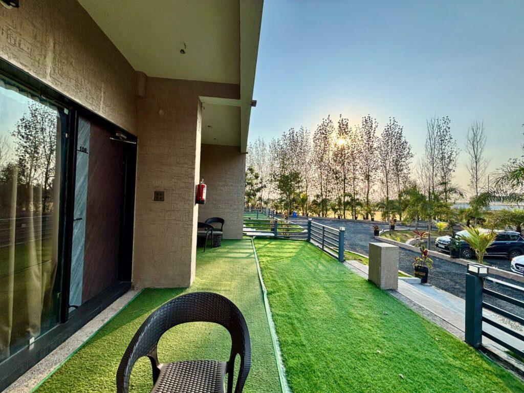hotels near dhuandhar falls, hotels near marble rocks. resorts near jabalpur highway, resorts near bhedaghat jabalpur, hotels in nh 34 near jabalpur, farmhouse stay, picnic spot near jabalpur, best hotel in jabalpur, hotels in jabalpur near marble rocks