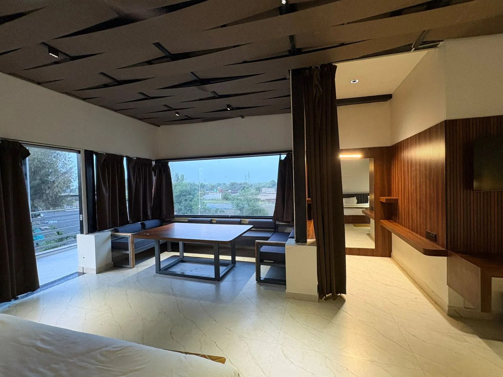 hotel near bhedaghat waterfall, hotel near dhuandhar falls, hotels near marble rocks, hotel near bhedaghat